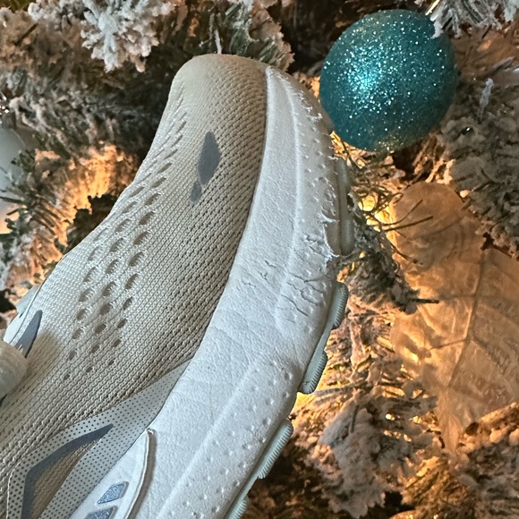 Used Brooks Adrenaline GTS 23 size 6.5 - Picture 4 of 6